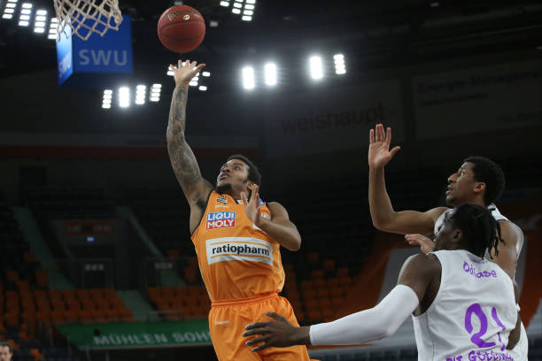 引擎中更容 引擎中更容