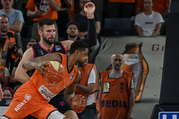 在季后赛临 在季后赛临